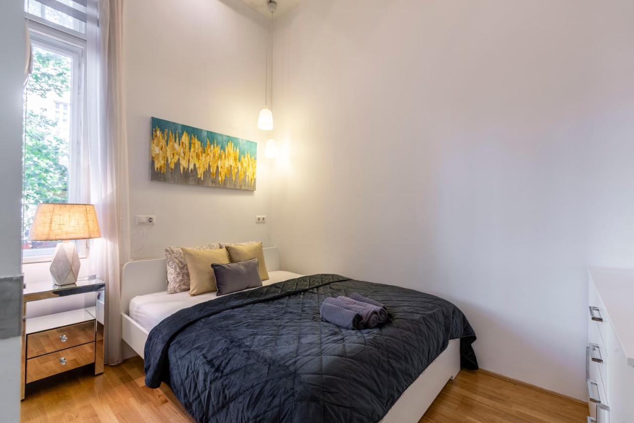 Luxurious & Spacious Downtown Residence In Liszt Ferenc Square 부다페스트 외부 사진