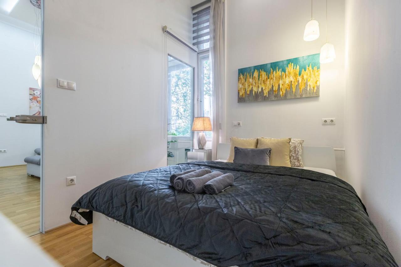 Luxurious & Spacious Downtown Residence In Liszt Ferenc Square 부다페스트 외부 사진